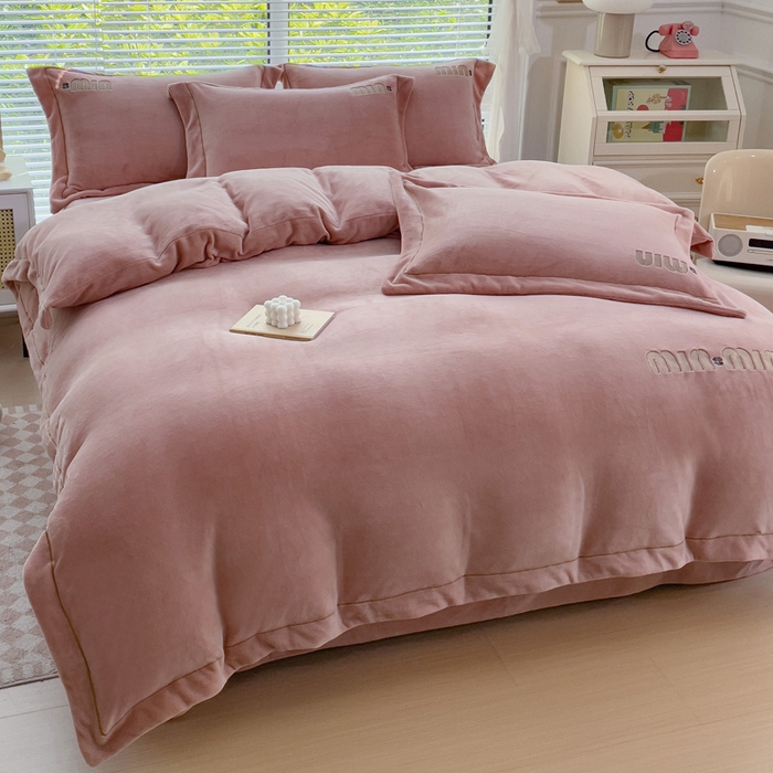 91家纺网 家纺一手货源 找家纺 （总）梦可莱2023新款迷妮绣花牛奶绒四件套