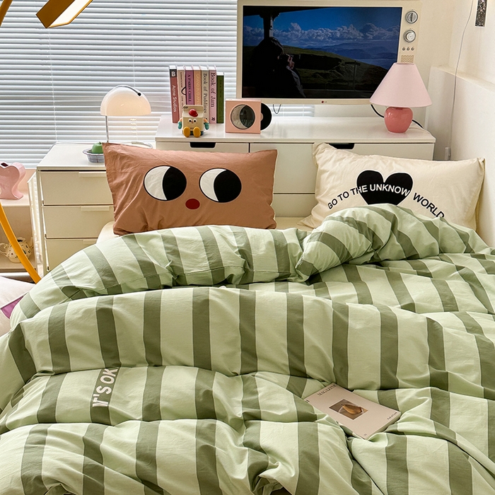 91家纺网 家纺一手货源 找家纺 昔可家纺 2023新款全棉大版数码枕套四件套 绿条字母