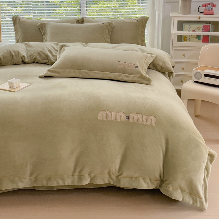 91家纺网 家纺一手货源 找家纺 梦可莱2023新款迷妮绣花牛奶绒四件套 豆绿