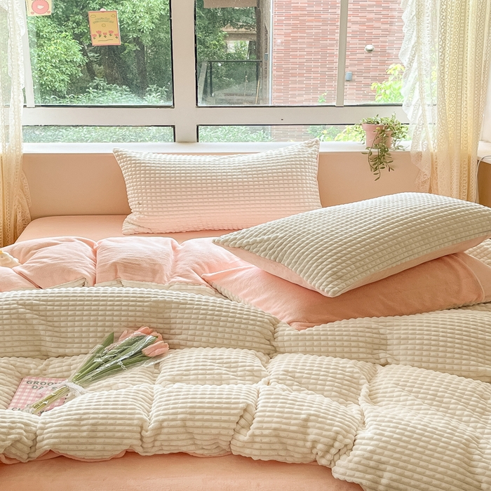 91家纺网 家纺一手货源 找家纺 （总）慕澄家纺 2024简约款剪花牛奶绒四件套