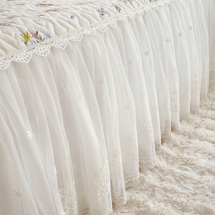 91家纺网 家纺一手货源 找家纺 罗艺轩家纺2024新款全棉蕾丝夹棉床裙忆江南系列-床裙三件套 忆江南~清韵幽香