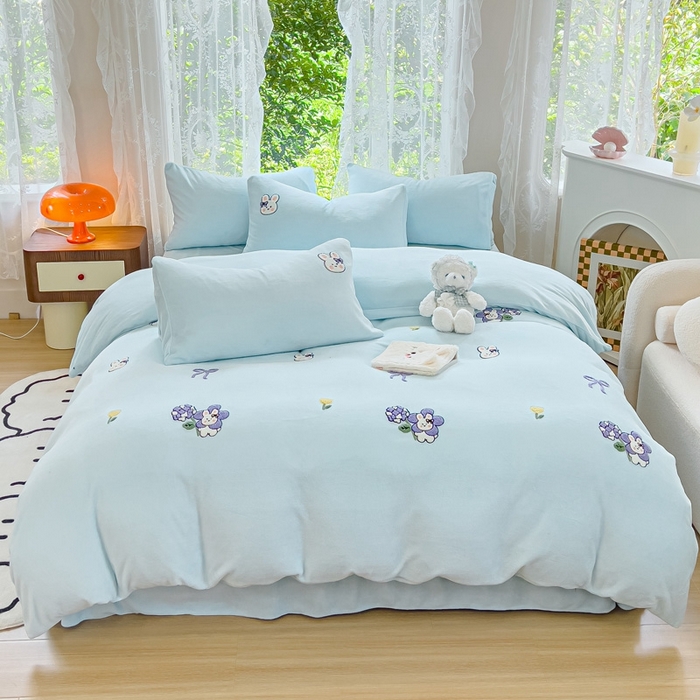 91家纺网 家纺一手货源 找家纺 米瑞娜 2024新款纯色毛巾绣牛奶绒四件套 安妮宝贝-蓝