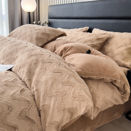 91家纺网 家纺一手货源 找家纺 （总）丝幔家纺 2025新款波浪兔毛绒四件套--波尔多系列