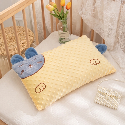 91家纺网 家纺一手货源 找家纺 织布人 2023新款荞麦枕幼儿园儿童学生枕猫咪刺绣豆豆绒安抚枕套+枕芯 豆豆荞麦枕-奶油色
