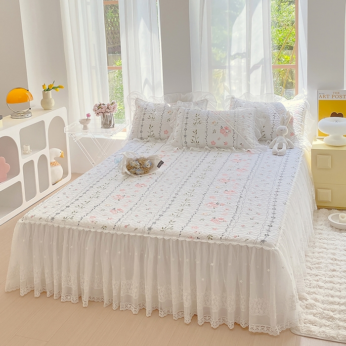 91家纺网 家纺一手货源 找家纺 罗艺轩家纺2024新款全棉蕾丝夹棉床裙忆江南系列-床裙三件套 忆江南~清新雅韵