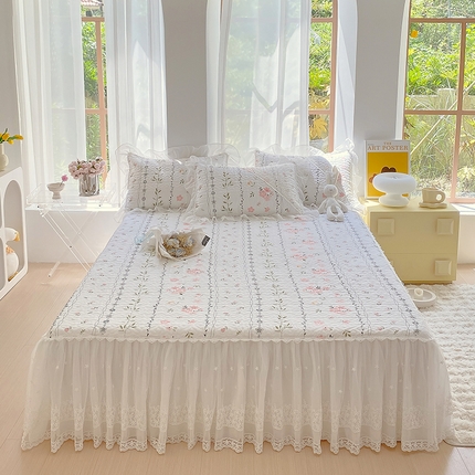 91家纺网 家纺一手货源 找家纺 （总）罗艺轩家纺2024新款全棉蕾丝夹棉床裙忆江南系列-床裙三件套