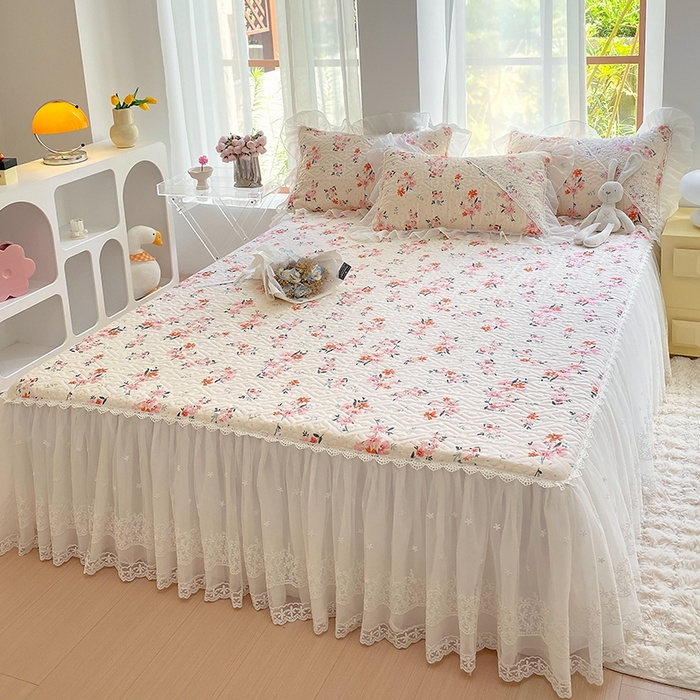 91家纺网 家纺一手货源 找家纺 罗艺轩家纺2024新款全棉蕾丝夹棉床裙忆江南系列-床裙三件套 忆江南~小时光