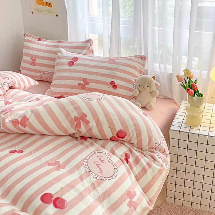 91家纺网 家纺一手货源 找家纺 桃子 2023新款ins小清新韩系可爱卡通奶油兔子加厚牛奶绒系列四件套详情第三批 绒-可爱樱桃