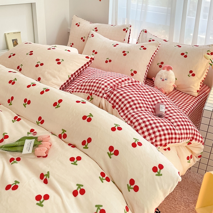 91家纺网 家纺一手货源 找家纺 桃子 2023新款ins小清新韩系可爱卡通奶油兔子加厚牛奶绒系列四件套详情第三批 绒-红格樱桃