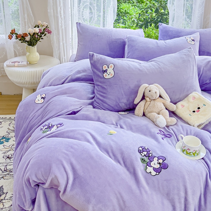 91家纺网 家纺一手货源 找家纺 米瑞娜 2024新款纯色毛巾绣牛奶绒四件套 安妮宝贝-紫