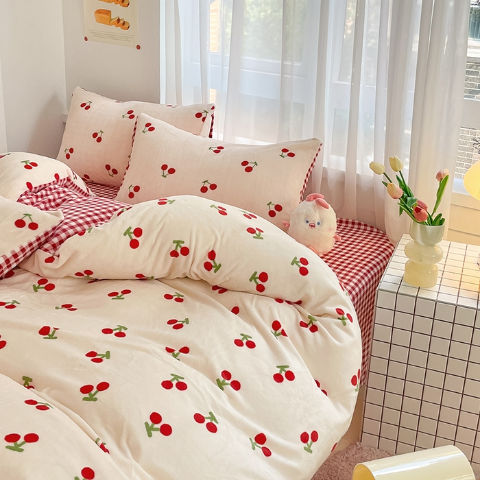 91家纺网 家纺一手货源 找家纺 桃子 2023新款ins小清新韩系可爱卡通奶油兔子加厚牛奶绒系列四件套详情第三批 绒-红格樱桃