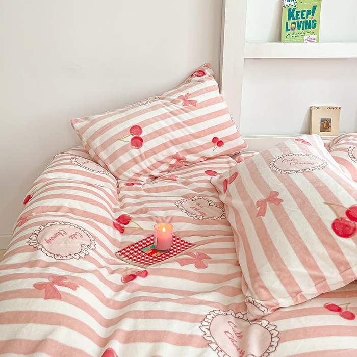 91家纺网 家纺一手货源 找家纺 桃子 2023新款ins小清新韩系可爱卡通奶油兔子加厚牛奶绒系列四件套详情第三批 绒-可爱樱桃