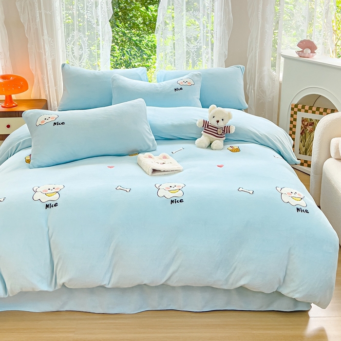 91家纺网 家纺一手货源 找家纺 米瑞娜 2024新款纯色毛巾绣牛奶绒四件套 皮皮狗-蓝