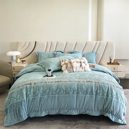 91家纺网 家纺一手货源 找家纺 保罗圣迪奥 2024新款牛奶绒全消光230克刺绣四件套--翡冷翠 翡冷翠-冰点绿