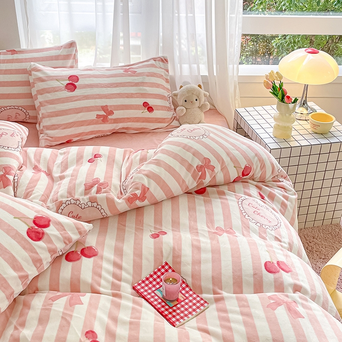 91家纺网 家纺一手货源 找家纺 桃子 2023新款ins小清新韩系可爱卡通奶油兔子加厚牛奶绒系列四件套详情第三批 绒-可爱樱桃