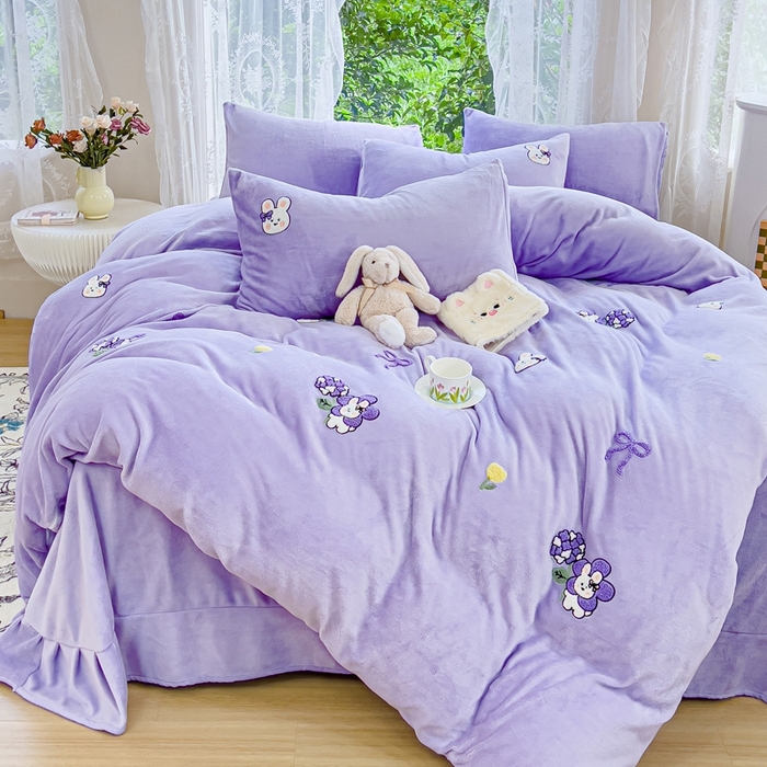 91家纺网 家纺一手货源 找家纺 米瑞娜 2024新款纯色毛巾绣牛奶绒四件套 安妮宝贝-紫