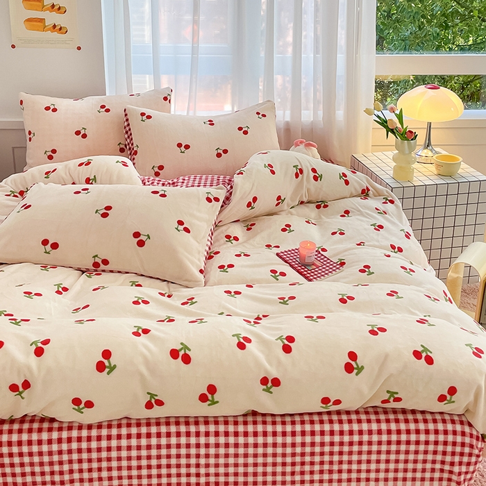 91家纺网 家纺一手货源 找家纺 桃子 2023新款ins小清新韩系可爱卡通奶油兔子加厚牛奶绒系列四件套详情第三批 绒-红格樱桃