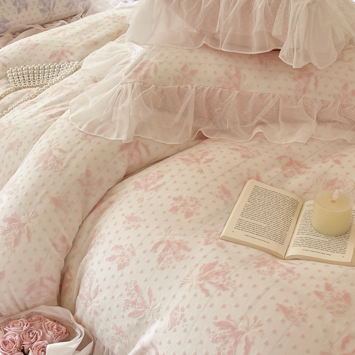 91家纺网 家纺一手货源 找家纺 玛奇朵2023新款秋冬新品5D立体雕花牛奶绒四件套 温妮-粉