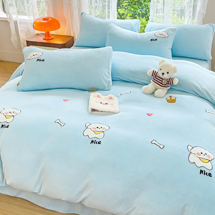 91家纺网 家纺一手货源 找家纺 米瑞娜 2024新款纯色毛巾绣牛奶绒四件套 皮皮狗-蓝