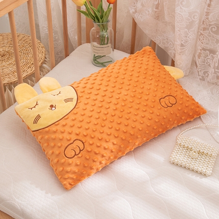 91家纺网 家纺一手货源 找家纺 织布人 2023新款荞麦枕幼儿园儿童学生枕猫咪刺绣豆豆绒安抚枕套+枕芯 豆豆荞麦枕-桔色