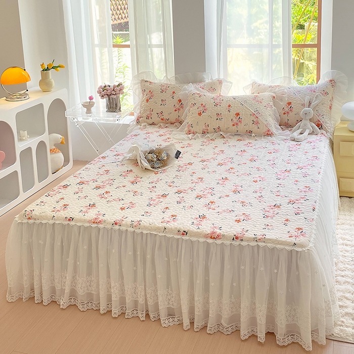 91家纺网 家纺一手货源 找家纺 罗艺轩家纺2024新款全棉蕾丝夹棉床裙忆江南系列-床裙三件套 忆江南~小时光