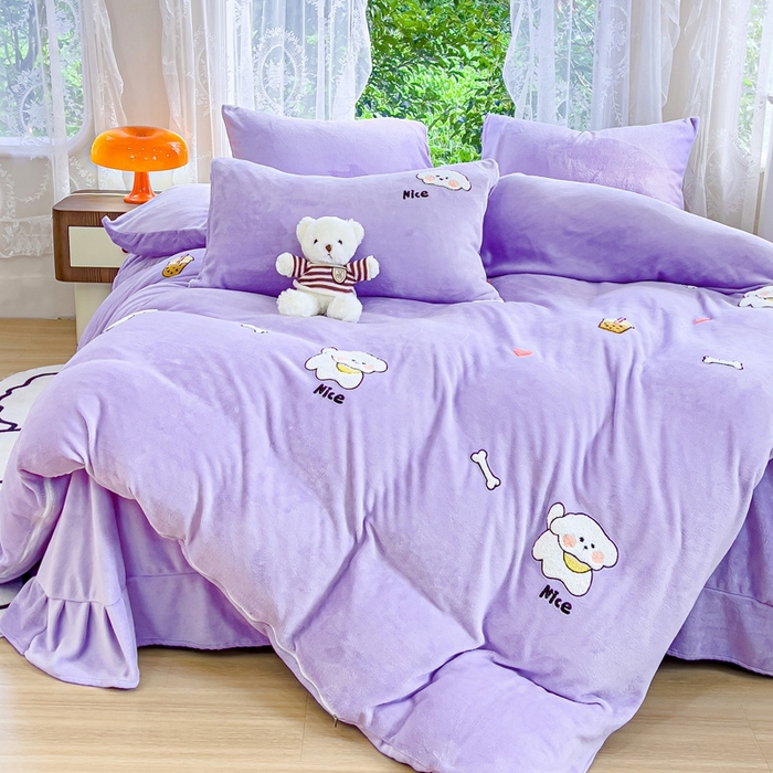 91家纺网 家纺一手货源 找家纺 米瑞娜 2024新款纯色毛巾绣牛奶绒四件套 皮皮狗-紫