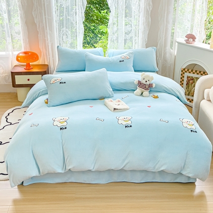 91家纺网 家纺一手货源 找家纺 米瑞娜 2024新款纯色毛巾绣牛奶绒四件套 皮皮狗-蓝