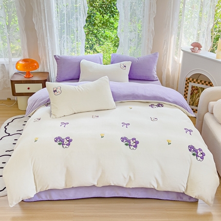 91家纺网 家纺一手货源 找家纺 米瑞娜 2024新款纯色毛巾绣牛奶绒四件套 安妮宝贝-奶白拼紫