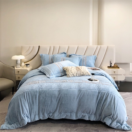 91家纺网 家纺一手货源 找家纺 （总）保罗圣迪奥 2024新款牛奶绒全消光230克刺绣四件套--翡冷翠