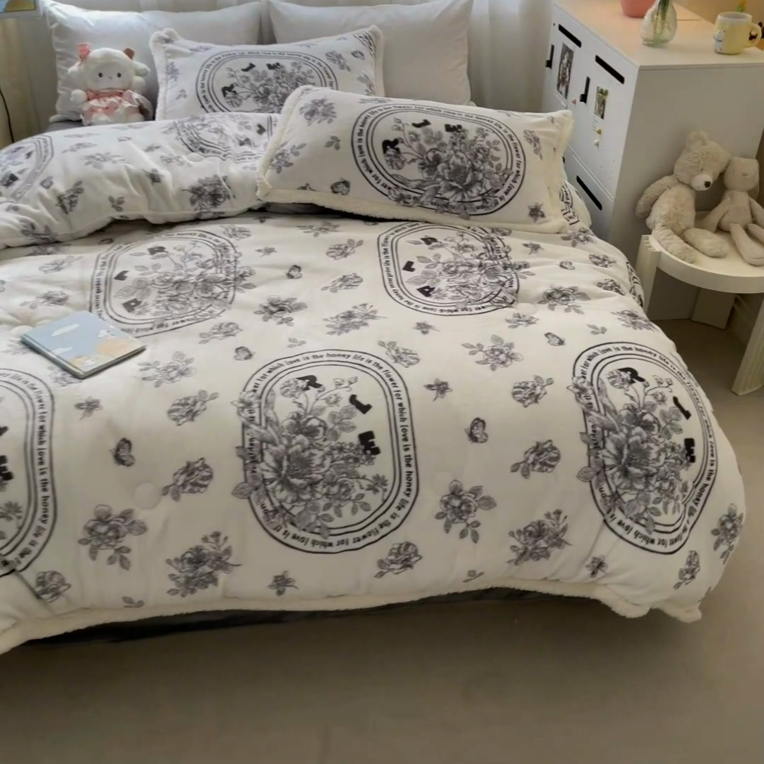 91家纺网 家纺一手货源 找家纺 大彩家居 2023新款高克重牛奶绒冬被四件套 罗马假日