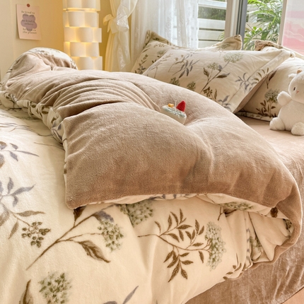 91家纺网 家纺一手货源 找家纺 （总）暮思家居 2023新款高克重小清新牛奶绒四件套