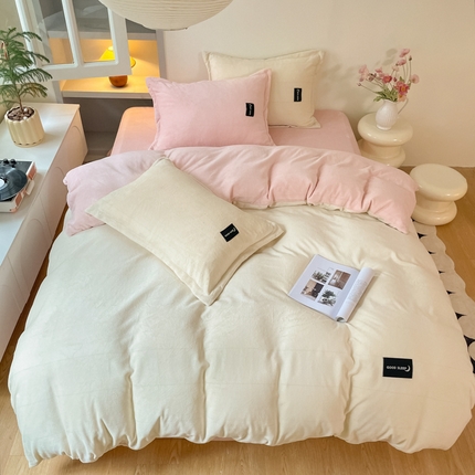 91家纺网 家纺一手货源 找家纺 柒月 2023新款纯色牛奶绒四件套 香草粉