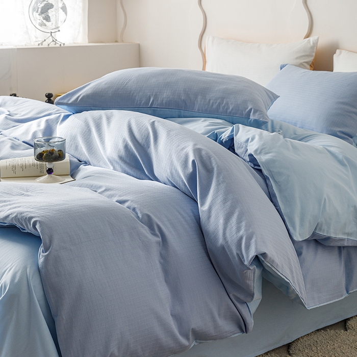 91家纺网 家纺一手货源 找家纺 简宜家居（朝初家纺） 2023新款全棉贡缎提花系列四件套 绅士-天蓝