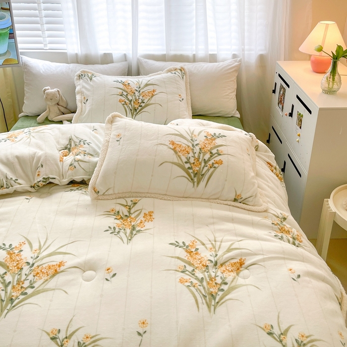 91家纺网 家纺一手货源 找家纺 大彩家居 2023新款高克重牛奶绒冬被四件套 迷迭香