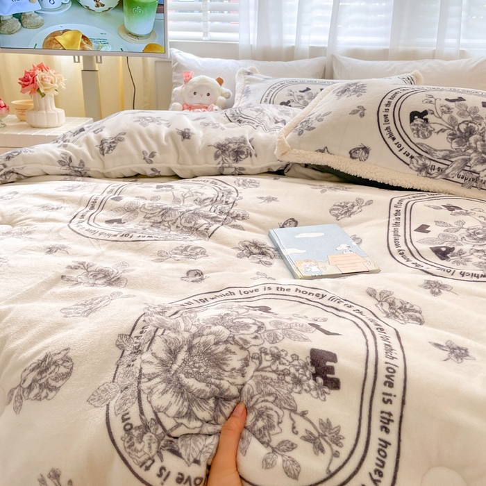 91家纺网 家纺一手货源 找家纺 大彩家居 2023新款高克重牛奶绒冬被四件套 罗马假日