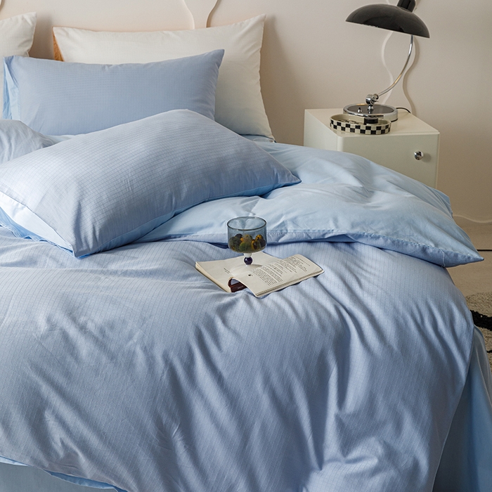 91家纺网 家纺一手货源 找家纺 简宜家居（朝初家纺） 2023新款全棉贡缎提花系列四件套 绅士-天蓝