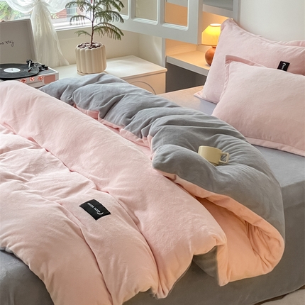 柒月 2023新款纯色牛奶绒四件套 樱花粉+绅士灰