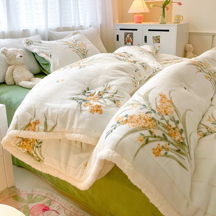 91家纺网 家纺一手货源 找家纺 大彩家居 2023新款高克重牛奶绒冬被四件套 迷迭香