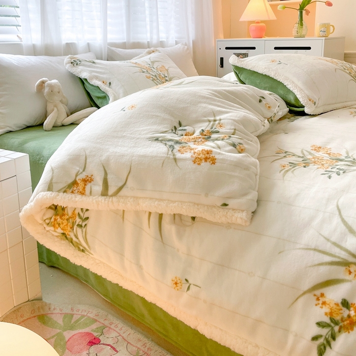 91家纺网 家纺一手货源 找家纺 大彩家居 2023新款高克重牛奶绒冬被四件套 迷迭香