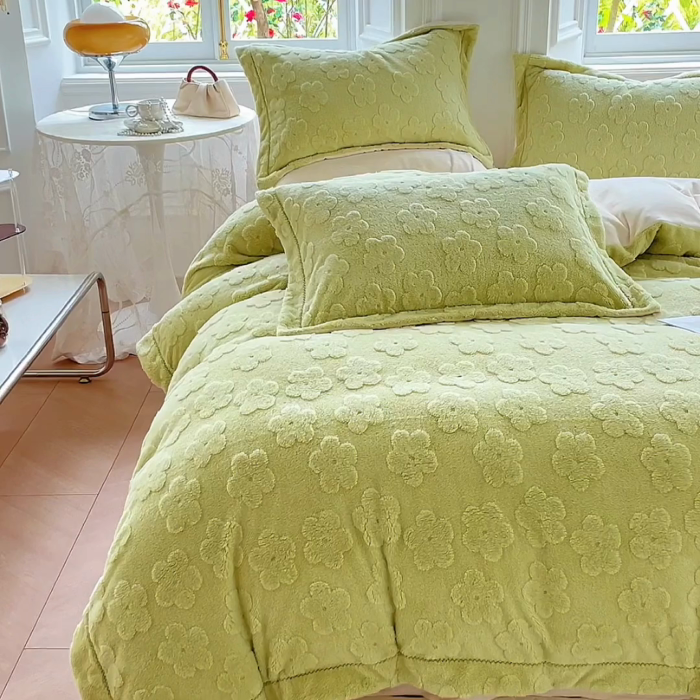 91家纺网 家纺一手货源 找家纺 呗旺鹿 2023新款高克重纯色剪花雕花压花提花牛奶绒四件套直播 浅浅花漾-绿