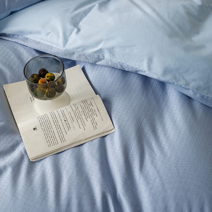 91家纺网 家纺一手货源 找家纺 简宜家居（朝初家纺） 2023新款全棉贡缎提花系列四件套 绅士-天蓝