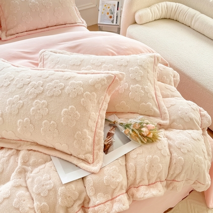 91家纺网 家纺一手货源 找家纺 （总）呗旺鹿 2023新款高克重纯色剪花雕花压花提花牛奶绒四件套直播