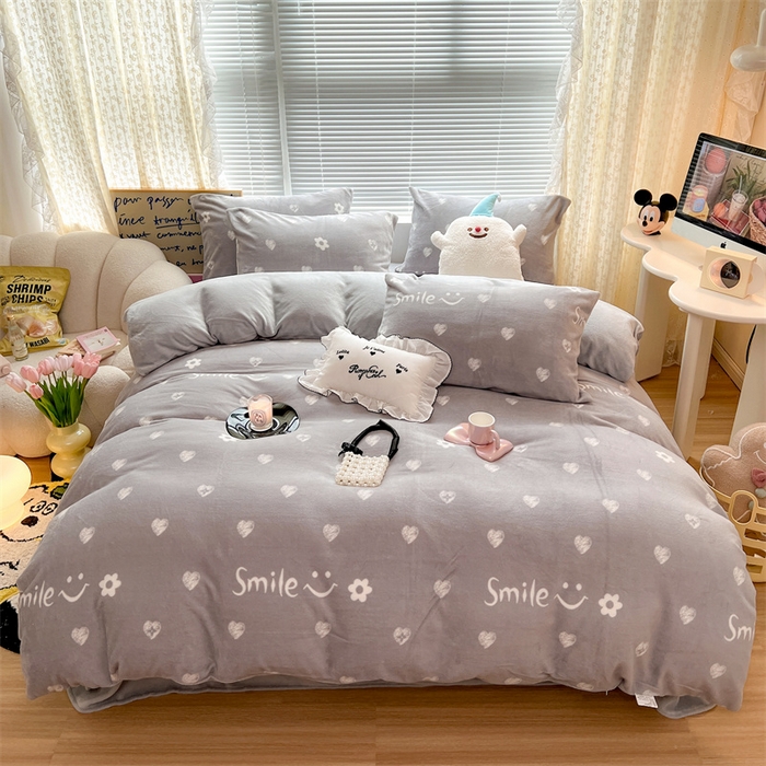 91家纺网 家纺一手货源 找家纺 顾里家纺 2023新款ins少女保暖牛奶绒四件套第二批 笑脸爱心