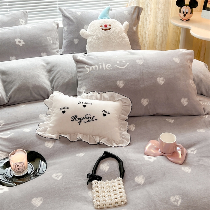 91家纺网 家纺一手货源 找家纺 顾里家纺 2023新款ins少女保暖牛奶绒四件套第二批 笑脸爱心