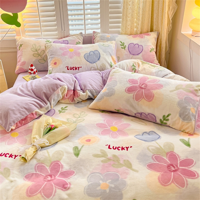 91家纺网 家纺一手货源 找家纺 古吉梦 2023新增牛奶绒印花（跑量款） 花伴侣-紫