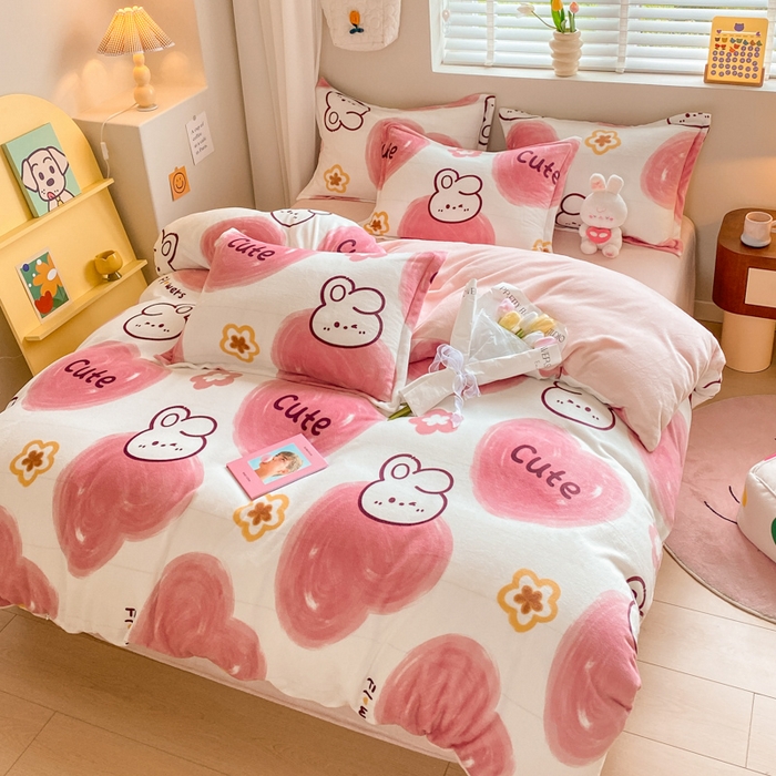 91家纺网 家纺一手货源 找家纺 沐慕 2024新款牛奶绒加厚保暖卡通印花四件套 爱心粉兔