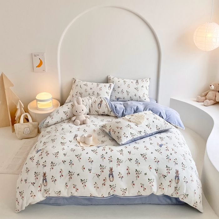 91家纺网 家纺一手货源 找家纺 潘朵拉 2023新款秋冬ins韩系牛奶绒印花四件套 枝叶小兔