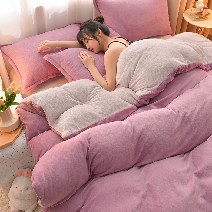 91家纺网 家纺一手货源 找家纺 简爱2025新款纯色双拼牛奶绒四件套被套（跑量款）直播 优雅紫灰