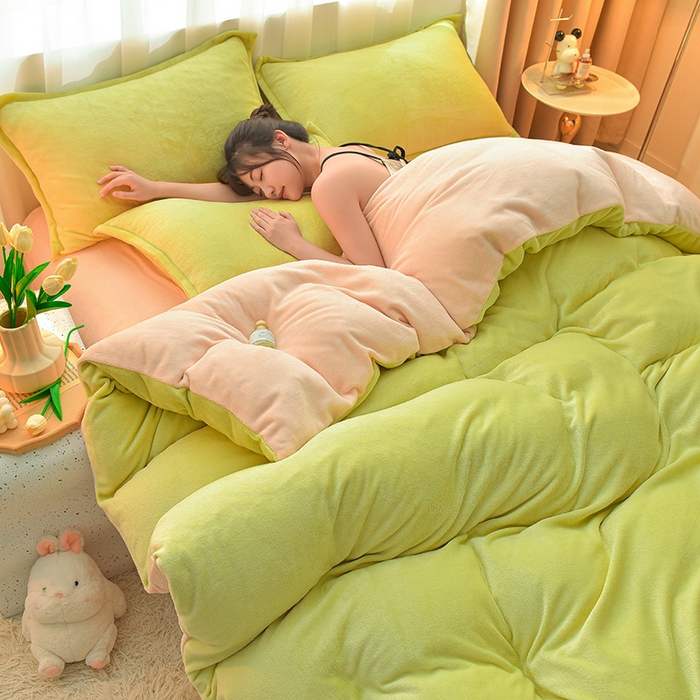 91家纺网 家纺一手货源 找家纺 简爱2025新款纯色双拼牛奶绒四件套被套（跑量款）直播 橄榄绿奶油