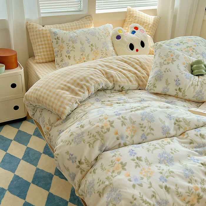 91家纺网 家纺一手货源 找家纺 三朵家纺 2023年牛奶绒小清新系列四件套 漫步花丛